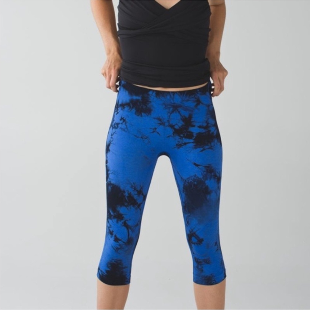 LULULEMON - In The Flow Crop Il
Cadet Blue / Sapphire Blue - Size 6
